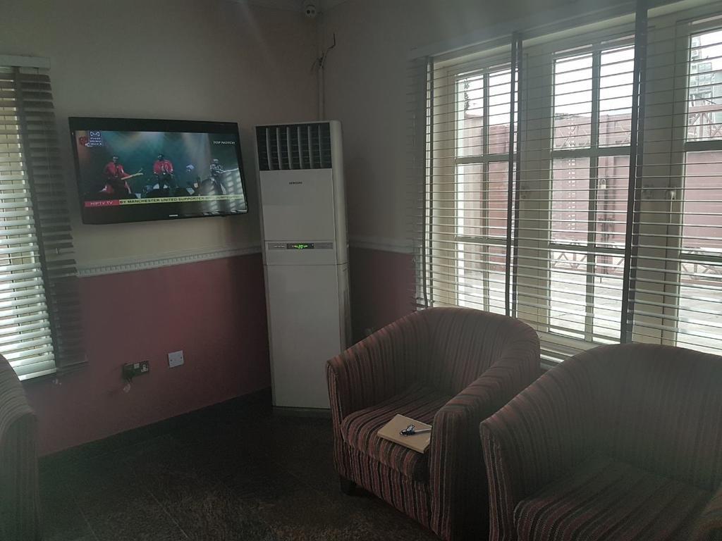 Fbm Place Guest House Agun Exterior photo
